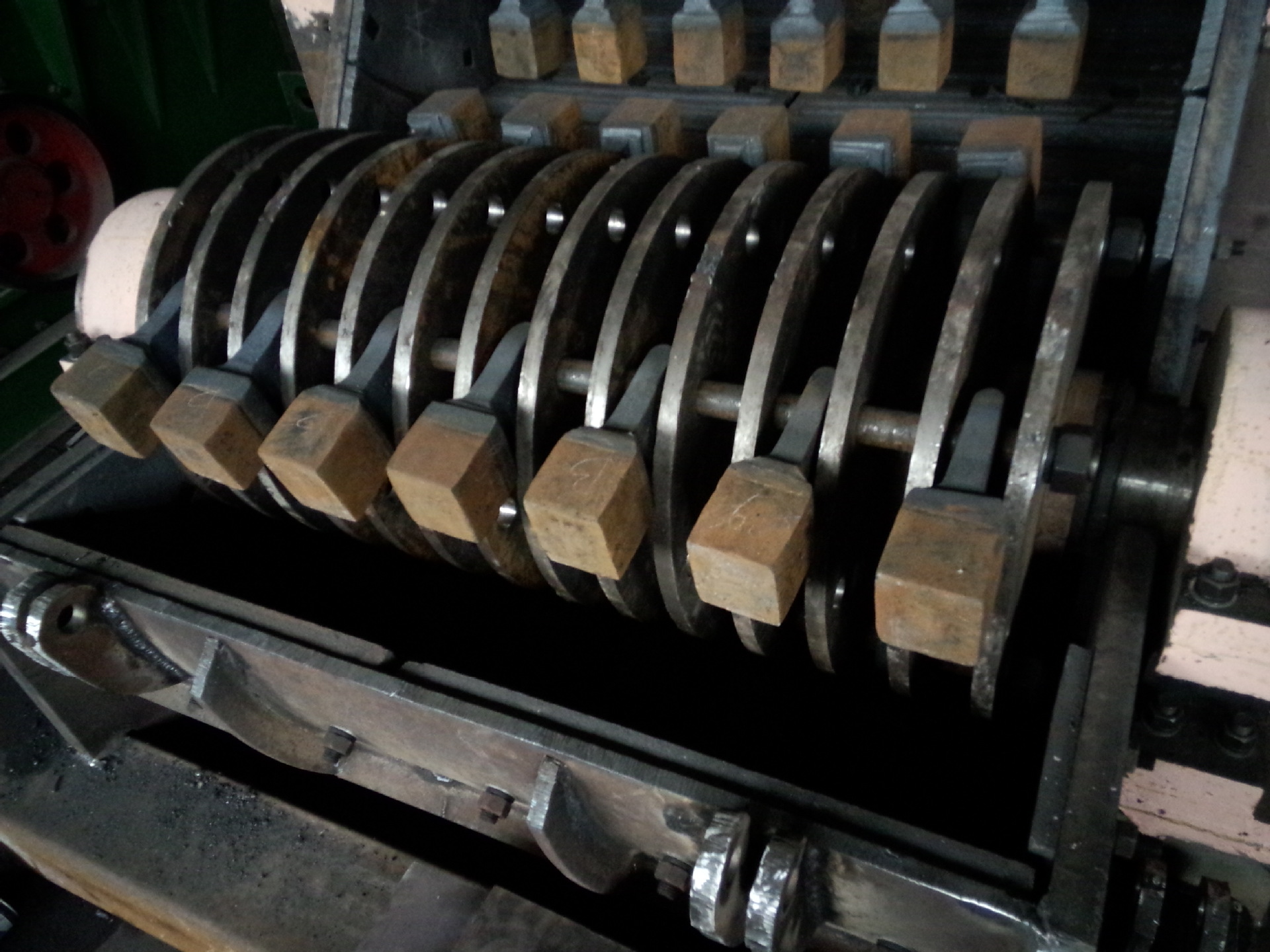 厂家直销各种型号锤式破碎机 锤头破碎机 锤破合金材质经久耐用