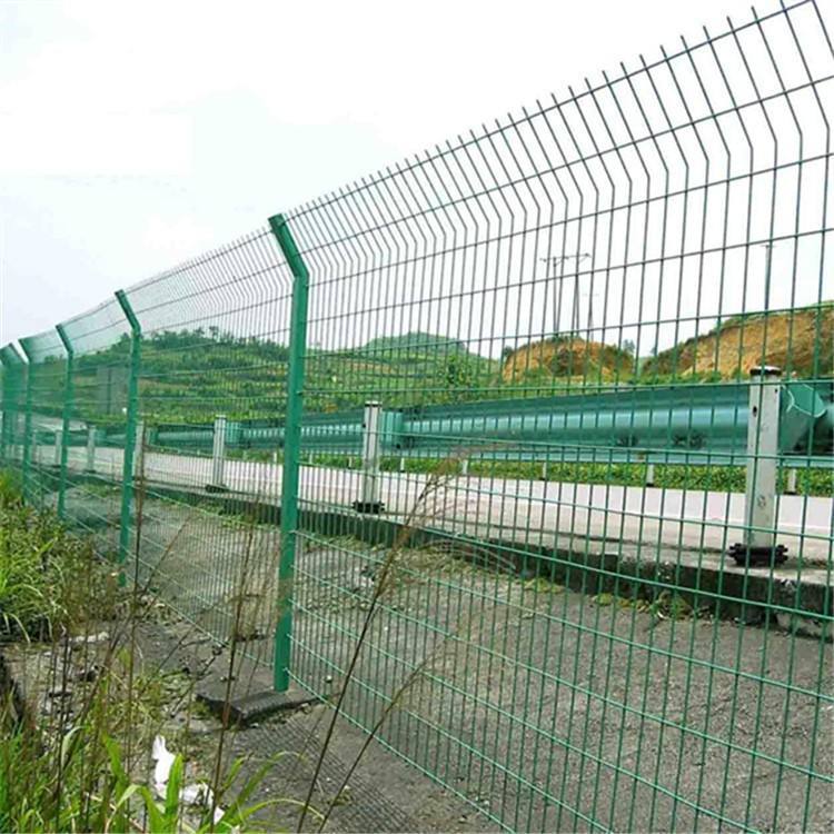 高速公路防撞护栏网 双边丝护栏网 漯河公路防护绿色栅栏示例图6