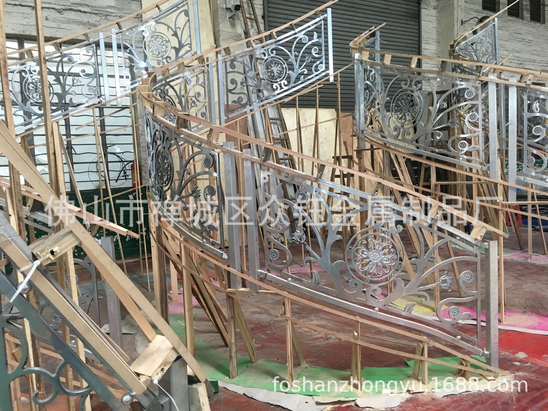 厂家直销 K金铝板雕花楼梯护栏 铝艺精雕整体楼梯护栏示例图18