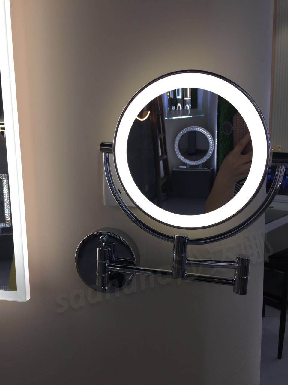 led化妆镜子 带灯卫生间浴室镜子折叠美容放大金属镜 酒店工程镜示例图13