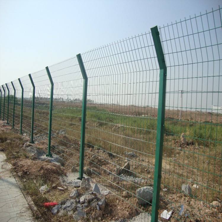 高速公路防撞护栏网 双边丝护栏网 漯河公路防护绿色栅栏示例图8