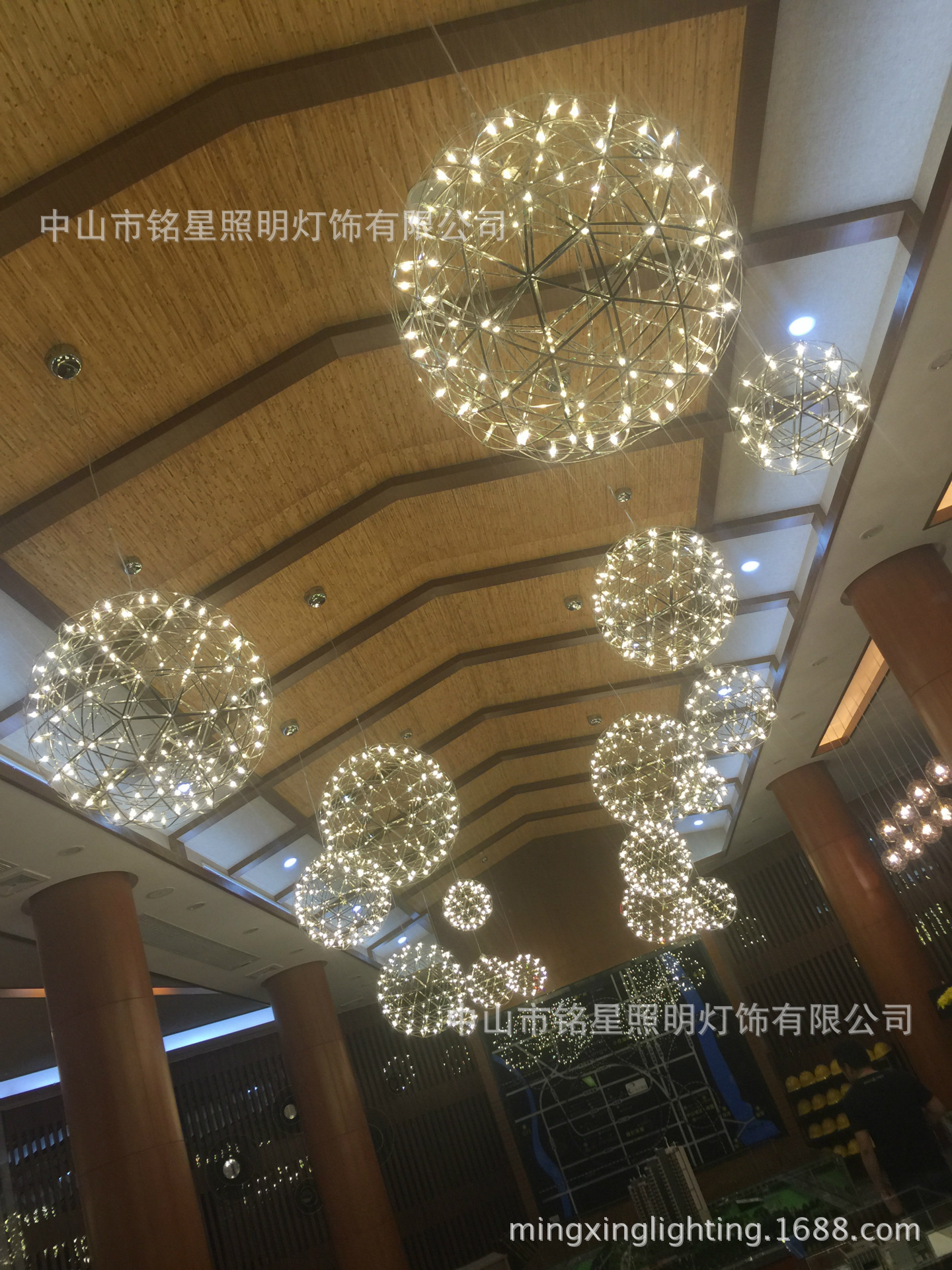 大堂吊灯新款酒店大堂吊灯具创意大堂中空火花球吊灯大堂中厅吊灯示例图10