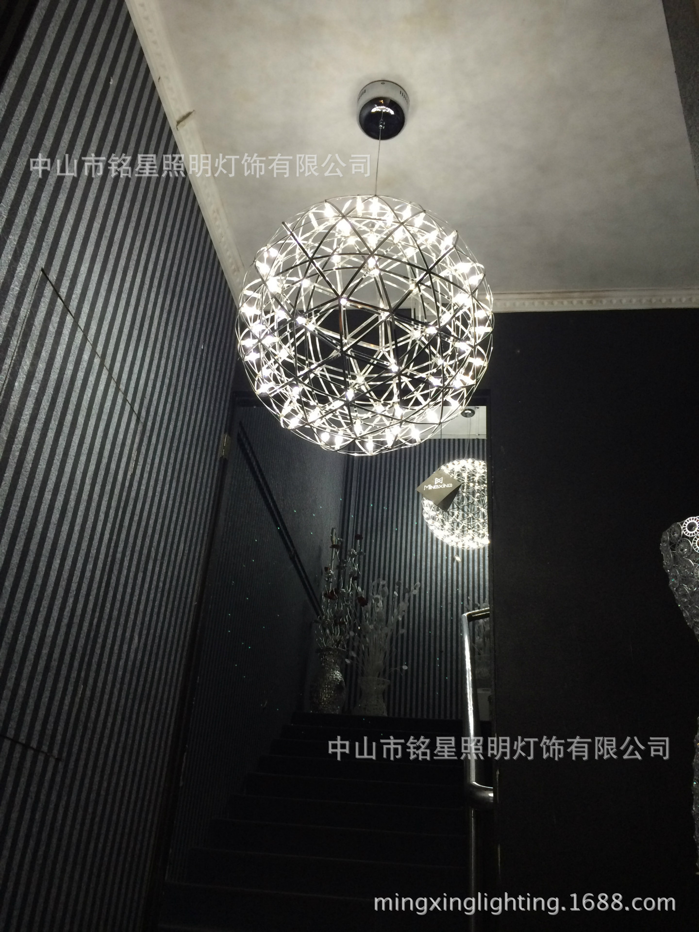 复式新款楼梯灯工厂 LED球吊灯现代欧式大堂中庭灯时尚楼中楼吊灯示例图4