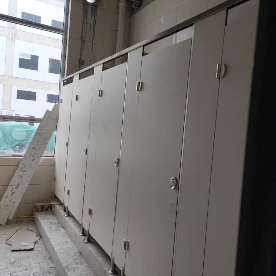 济宁卫生间隔断价格   公共卫生间隔断门  厕所挡板材料  学校卫生间隔断  森蒂