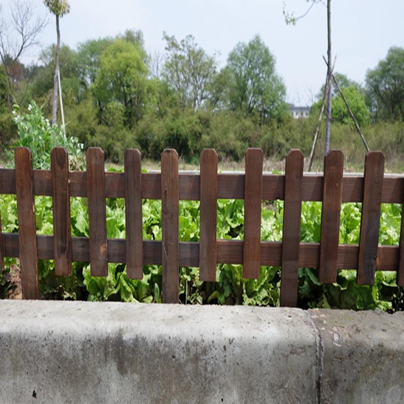 佳星别墅花园防腐木围栏 实木护栏 宠物栅栏 小篱笆 庭院木围栏厂家