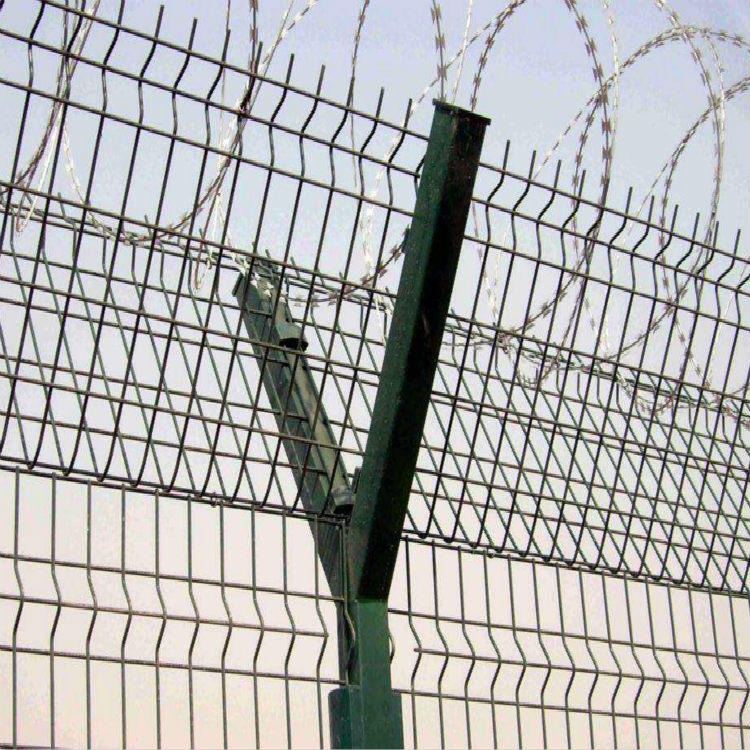 带刀片刺绳V型立柱护栏网  厂区护栏网  定做保证护栏网质量