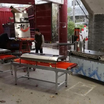 小型烤鸭饼机 全自动烙馍机万年红厂家 单饼机厂家 TL200型烤鸭饼机厂家