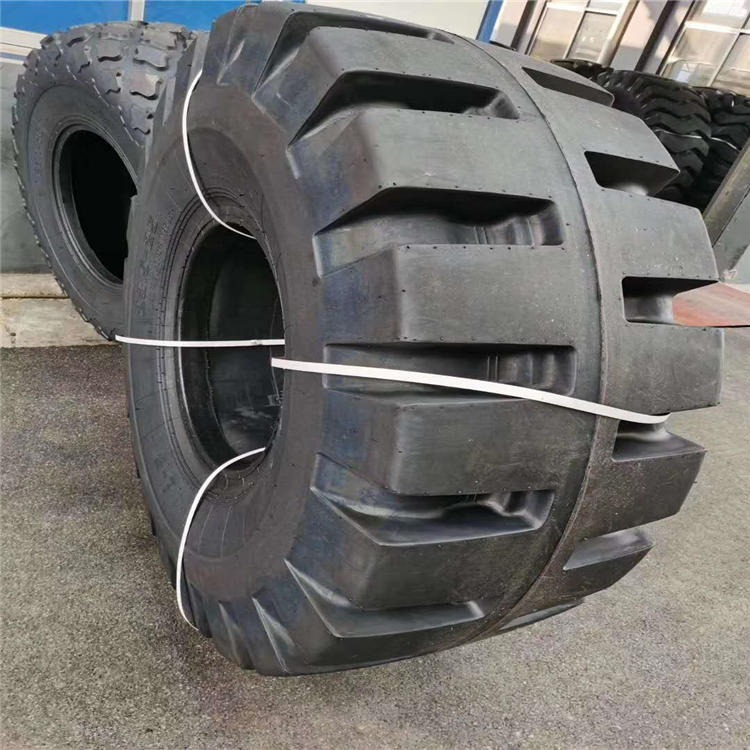 钢厂铲车1200-16轮胎  1200-16半实心轮胎  R4花纹钢丝轮胎  6孔钢圈安装