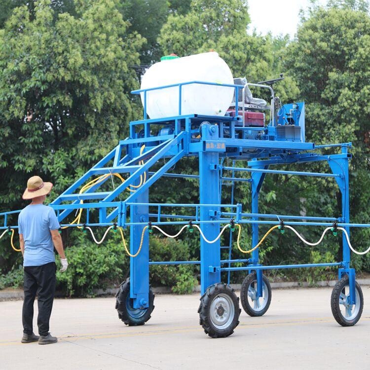 高度2米喷幅6米玉米小麦除虫打药机 多功能三轮乘坐式打药机 自走式折叠杆喷药机图片