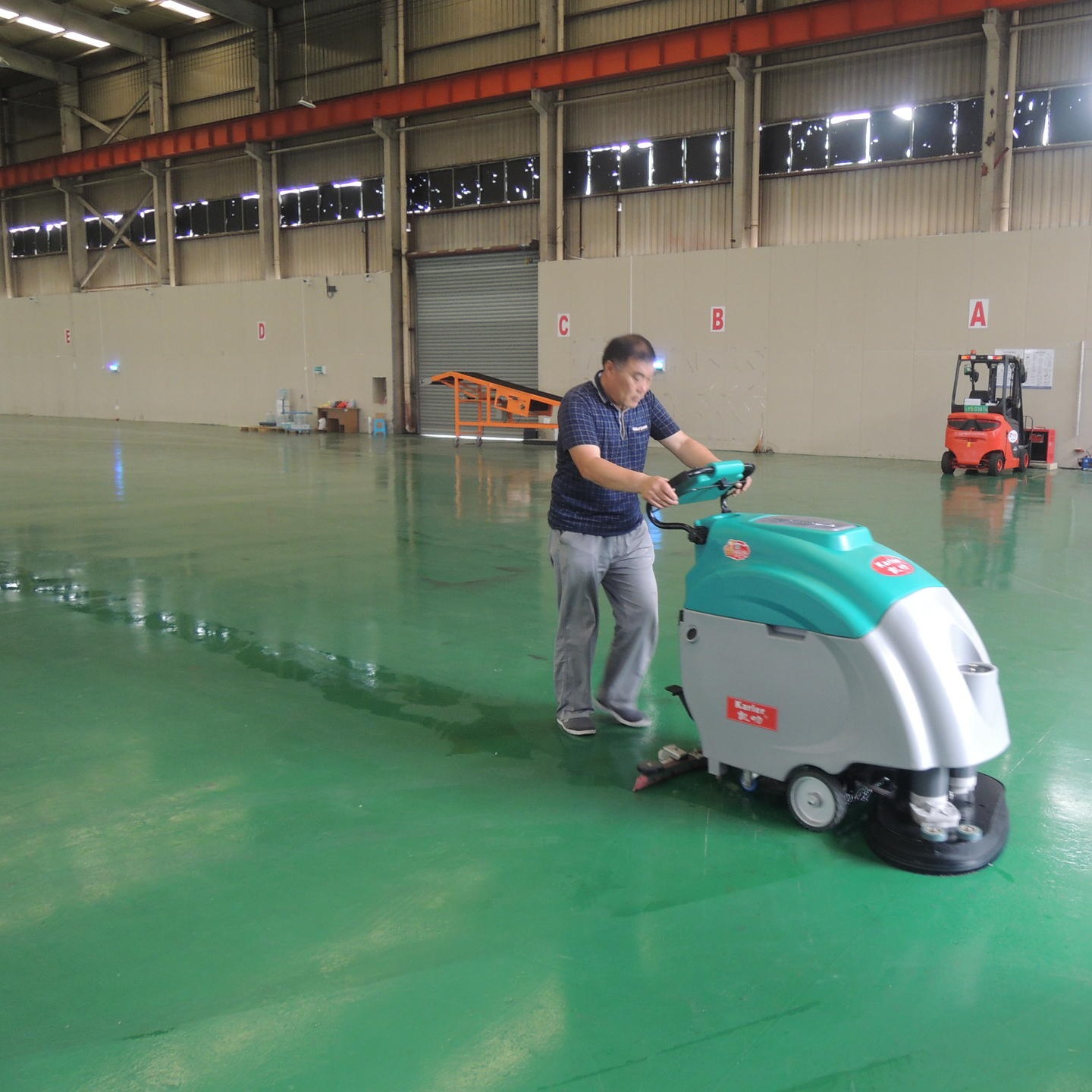 杭州车展医院保洁刷地机 凯叻手推式全自动洗地机KL570  多功能洗地机