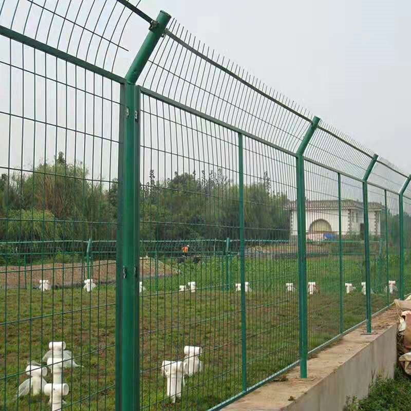 雄沃xw13铁路护栏网 公路边防护栏网 高速公路护栏网 绿色框架圈地护栏网现货厂家图片