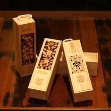 木质酒盒激光打标机，激光雕刻木盒商标、图案可任意设计直接生产图片