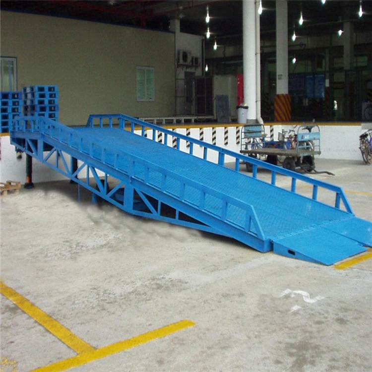厂家销售物流集装箱装卸平台10吨登车桥移动式液压登车桥叉车过桥