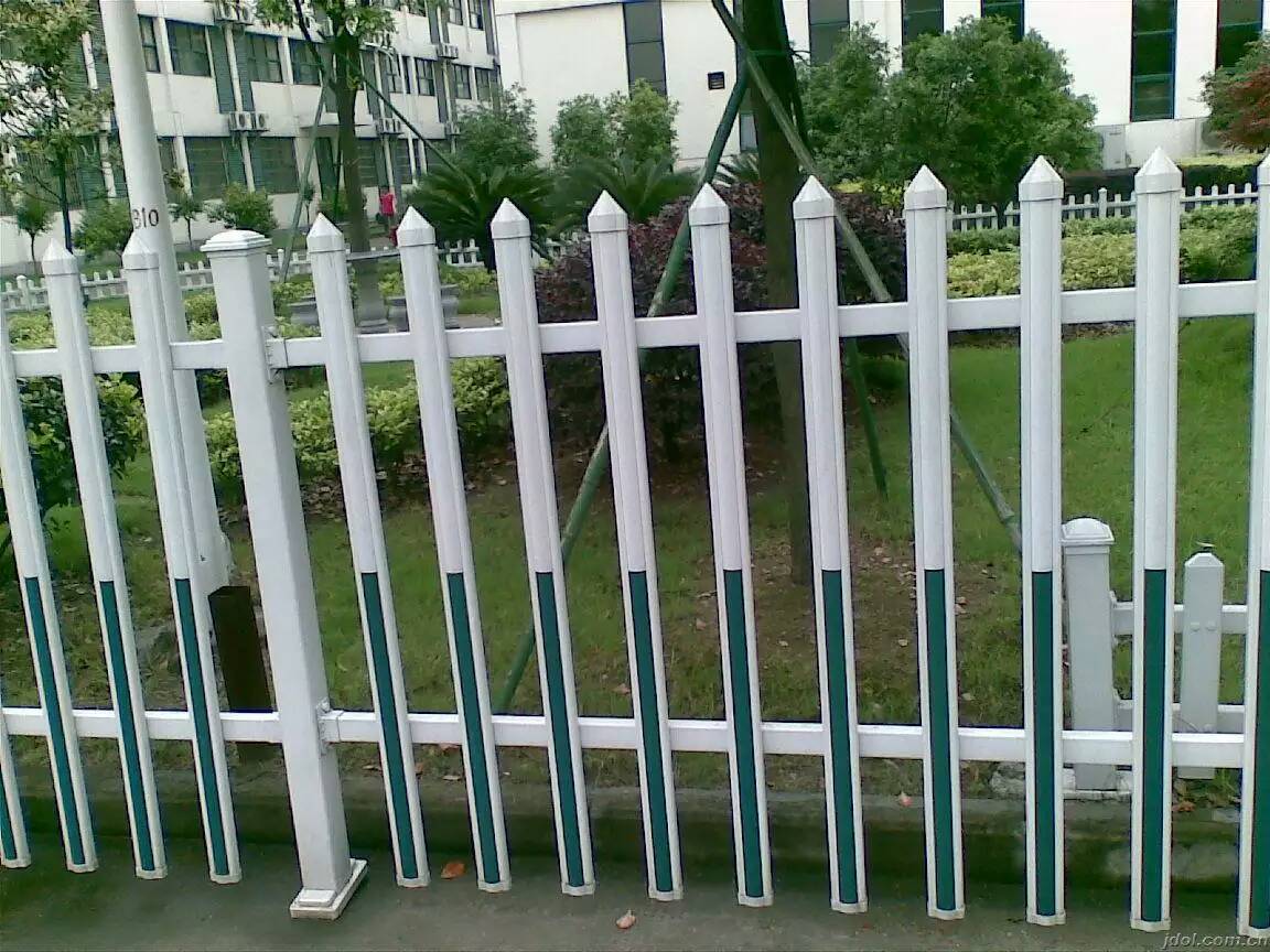优美雅塑钢PVC-C07围墙栏杆-草坪栅栏强度高、抗老化、耐磨蚀、不退色、不开裂、免维护等优良性能，示例图2