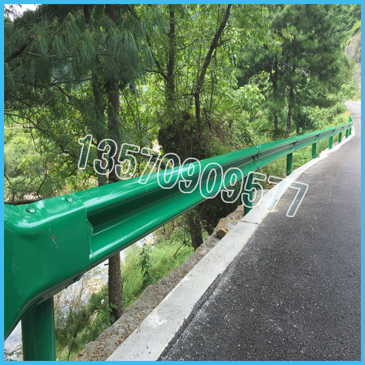 广西公路护栏板 高速防撞护栏现货批发 桂林高速公路波形防护栏示例图8