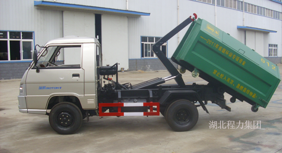 71061677.bmp 福田钩臂式垃圾车1.bmp