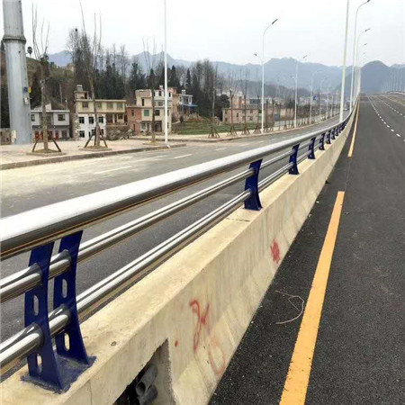 大泰生产销售 304不锈钢复合管护栏 山西桥梁护栏钢板立柱