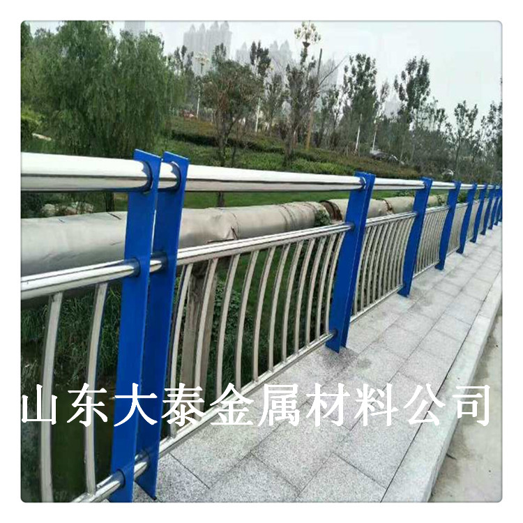 桥梁防撞护栏 山西桥梁防撞护栏立柱 不锈钢内衬碳素钢复合管护栏