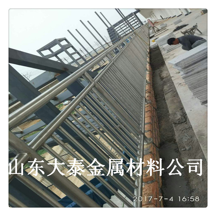 不锈钢钢丝绳栏杆 桥梁不锈钢复合管护栏 上海不锈钢桥梁护栏
