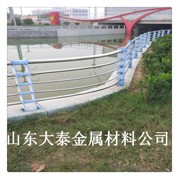 201不锈钢桥梁护栏 专业制造复合管景观道路护栏 桥梁河道景观护栏