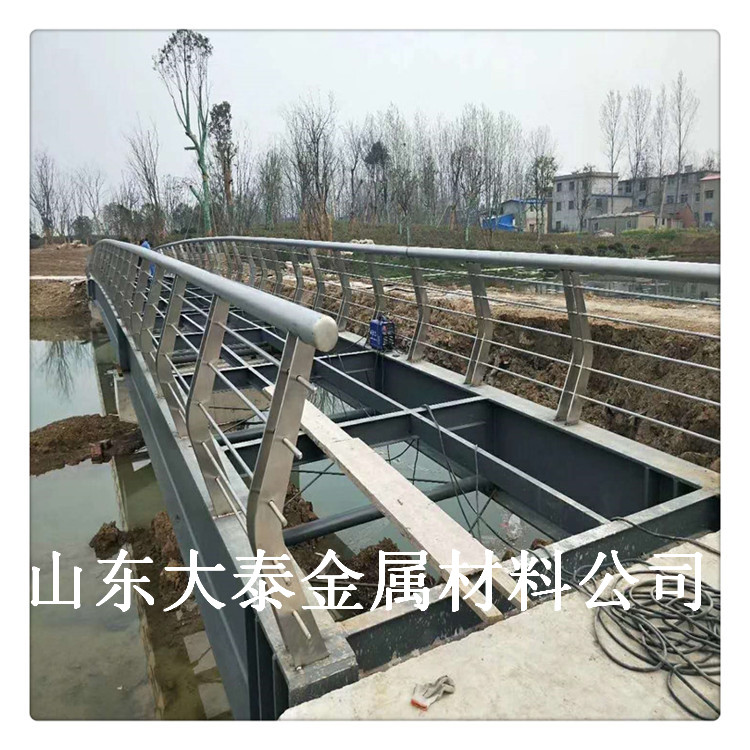 桥面防撞护栏大泰定制加工 镀锌钢板立柱 高架路桥防撞护栏