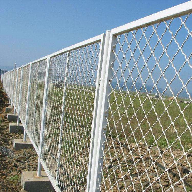 养猪、厂区隔离菱形焊接网-学名美格网-波浪丝镀锌护栏网
