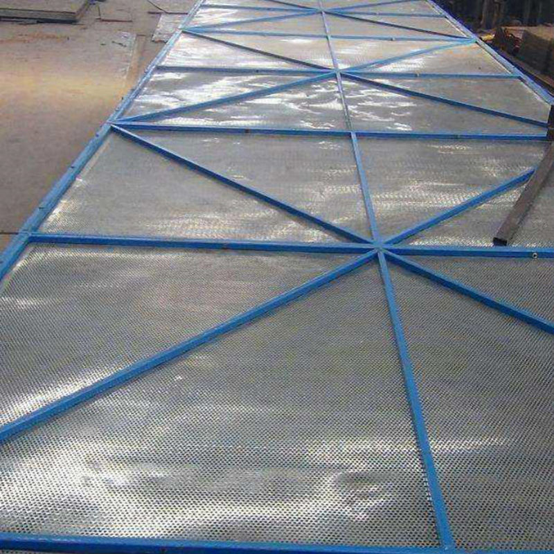 亚奇工地安全爬架网 建筑脚手架防护钢网片 蓝色圆孔爬架网安装方便