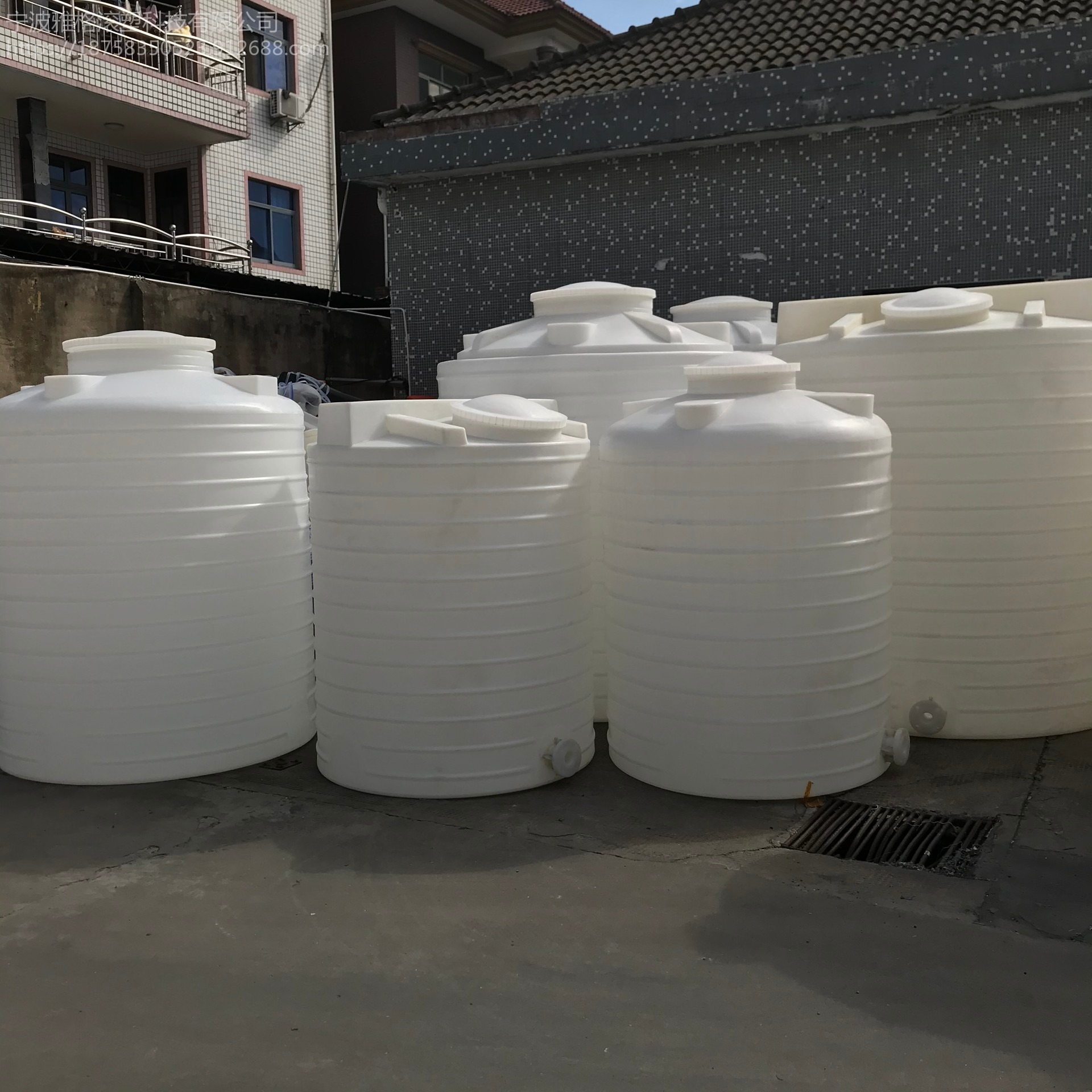 雅格家用储水桶 雅格厂家塑料水塔储罐 1吨塑料水箱现货全国发