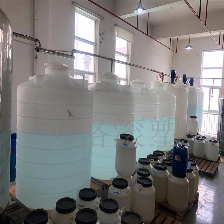 雅格滚塑水箱 5000升pe水箱 高2.3米直径1.8米塑料储罐 食品级塑料发酵罐厂家