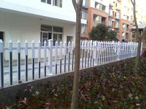 优美雅护栏厂家供应泸州塑钢PVC围墙护栏不退色、不开裂、不脆化的优点