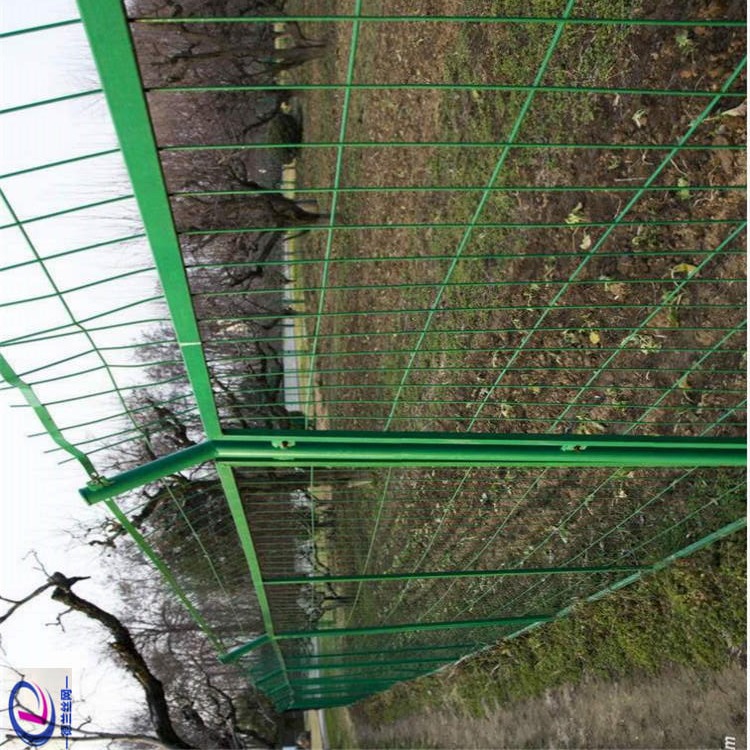 厂家供应高速公路护栏网 低碳钢丝高速公路护栏网 德兰浸塑框架护栏网