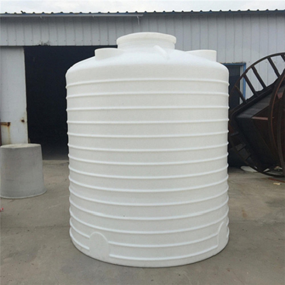 滚塑工艺生产一次成型5立方聚乙烯塑胶桶 5吨装碱水剂用PE桶图片