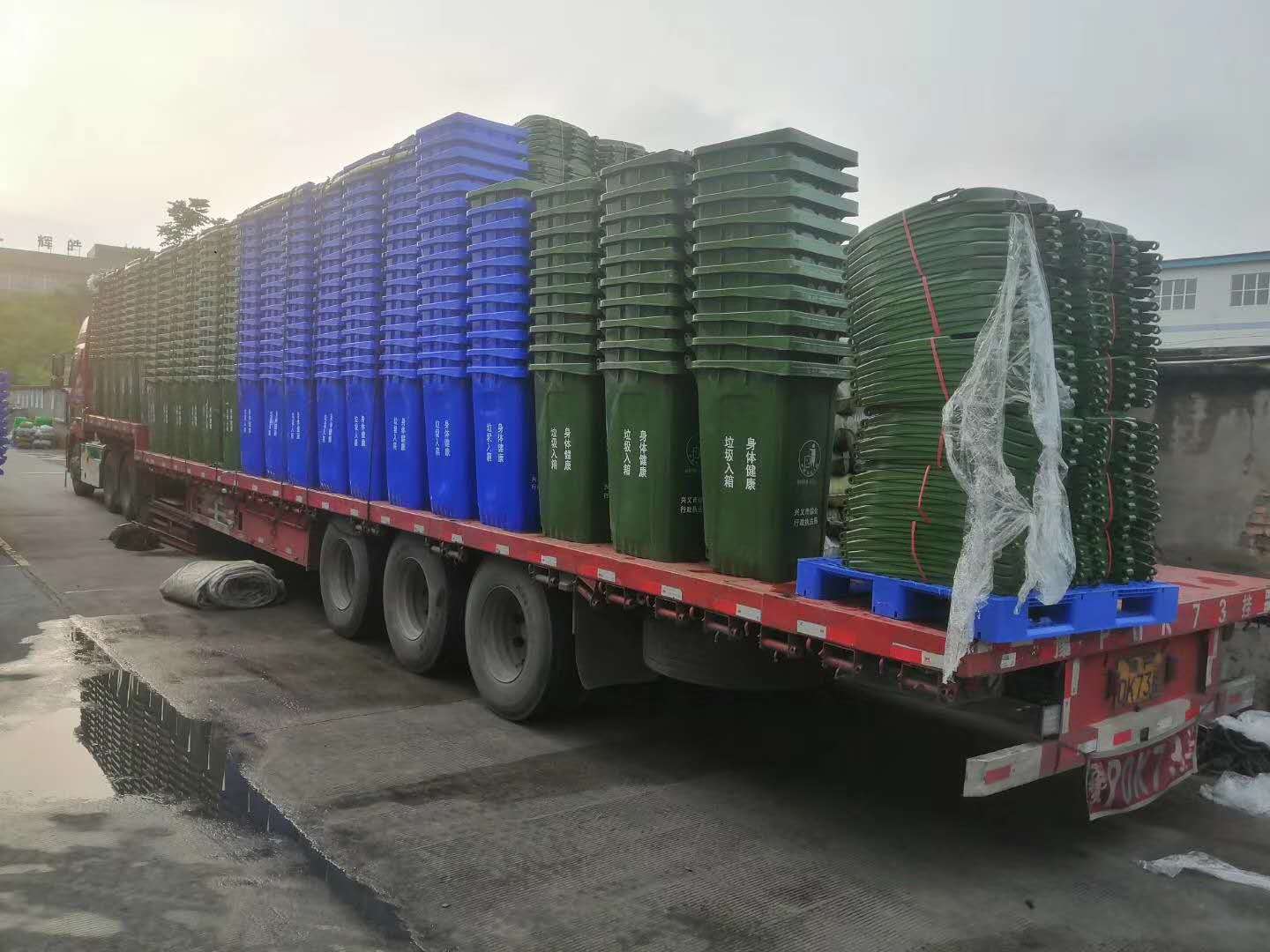 新龙县餐厨塑料垃圾桶120L240L 可挂车承重力强的厨余垃圾桶厂家