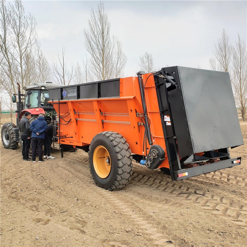 大型撒粪机厂家 黏湿粪肥抛粪车 拖拉机牵引式撒肥车