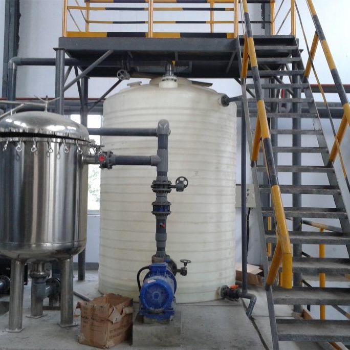 托力卡加厚牛筋水塔工业塑料储水罐油桶雅安平底滚塑化工容器供应商