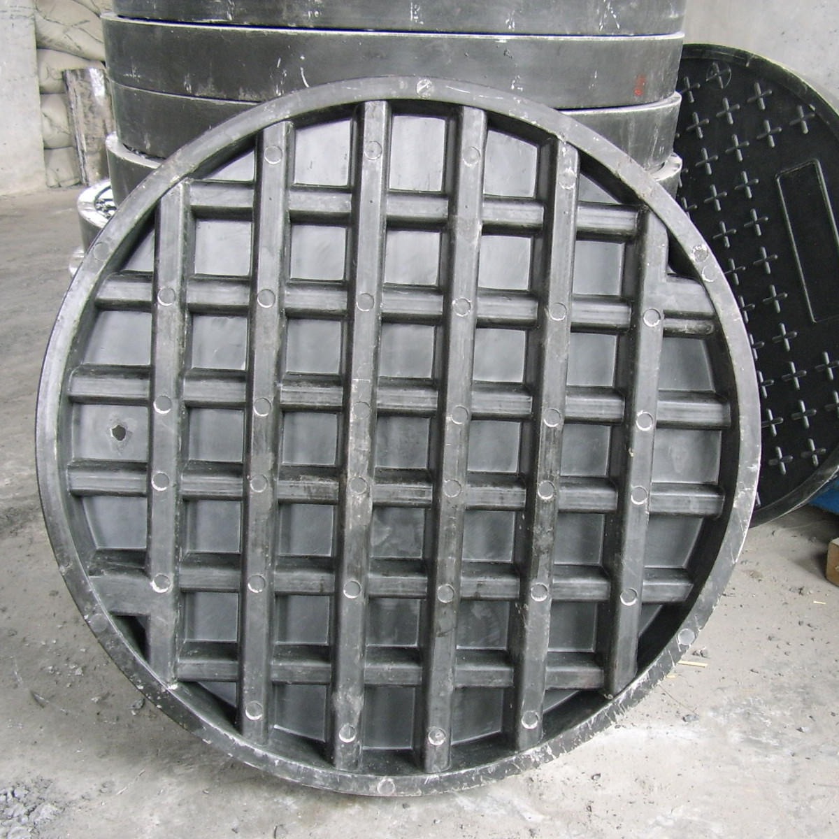特重型防爆井盖直径700 承重50T玻璃钢井盖 模压油井盖 复合圆形承重井盖图片