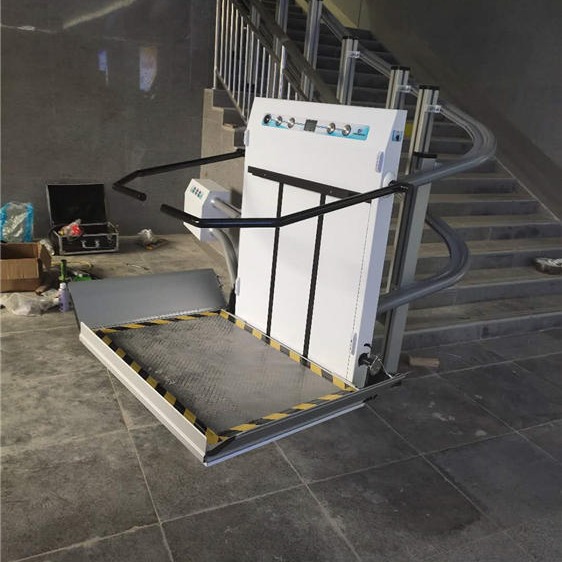 白云区启运直流楼梯升降机 残疾人斜挂电梯 轮椅专用自动升降台 斜挂升降平台图片