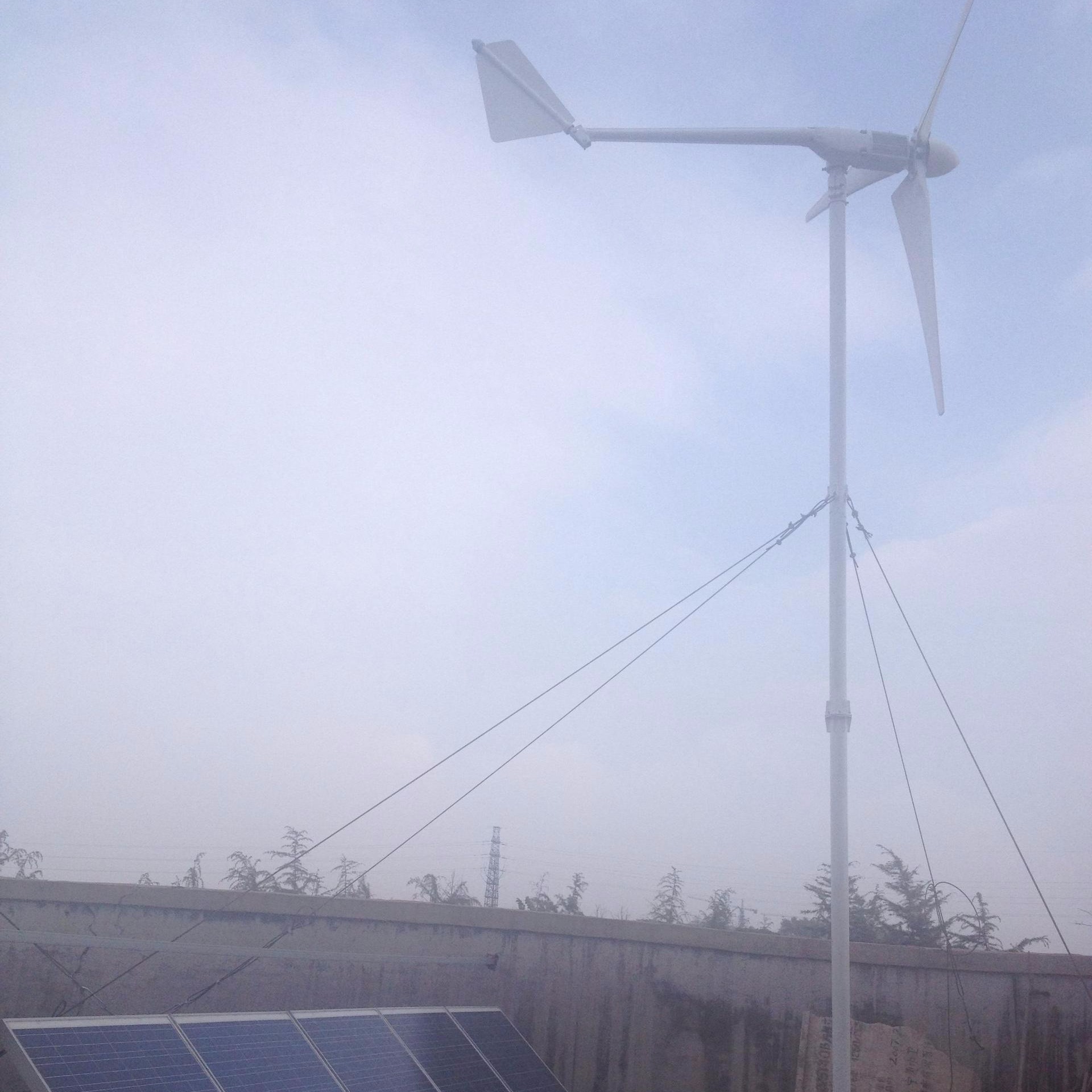 晟成新疆5000瓦风力发电机安装边防风电工程项目风光互补发电项目