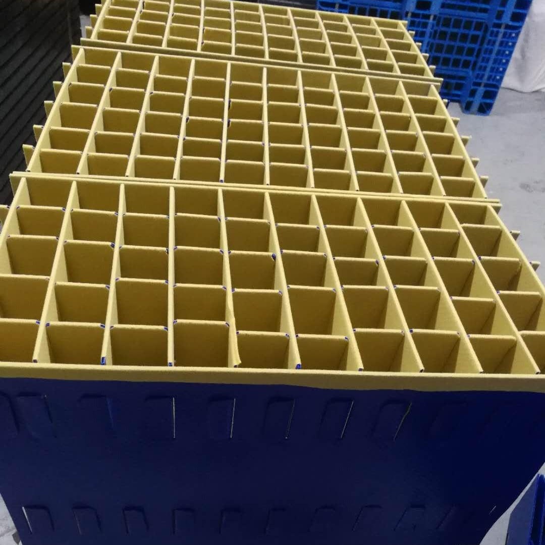 源头工厂直供 汽车物流箱 塑料刀卡 塑料蜂窝板 托盘箱 围板箱图片