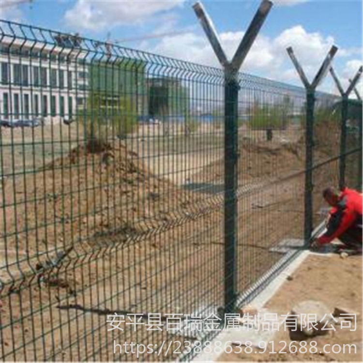 飞机场围栏网 机场围界隔离栅 机场折弯防护网 机场护栏网生产厂家图片