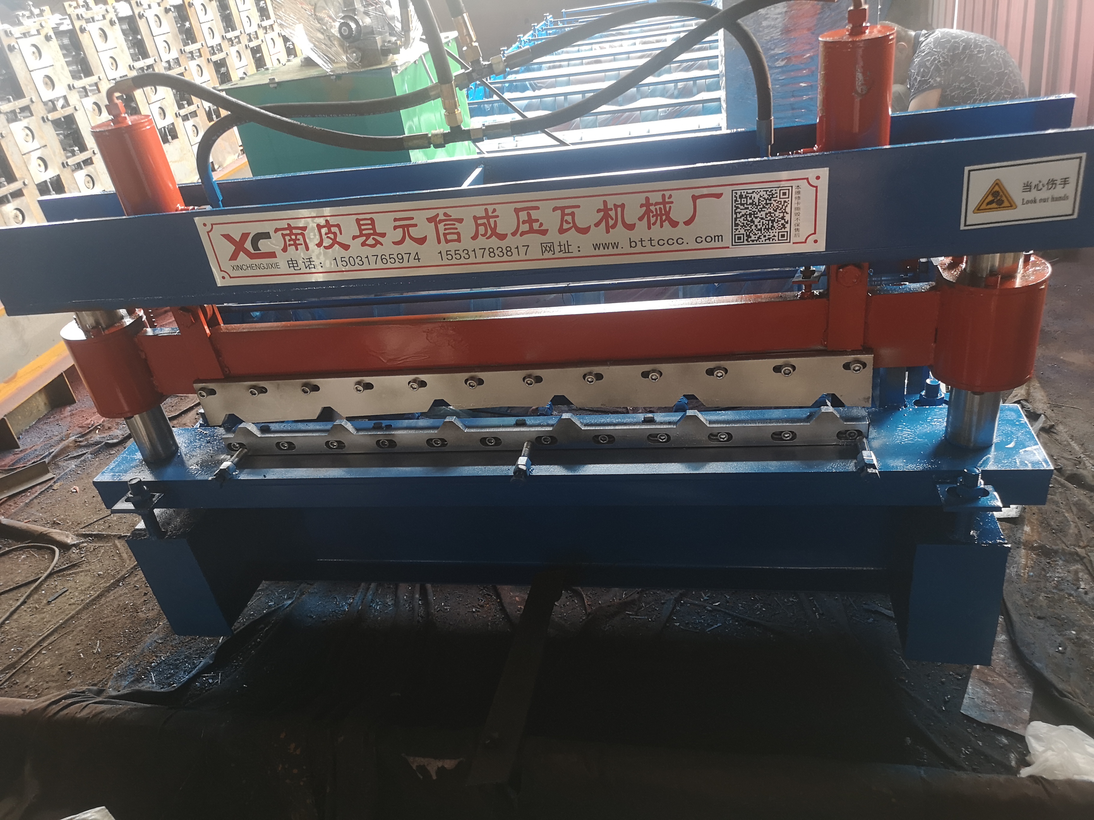 沧州压瓦机精密卷板校平机全国供应彩钢机械冷弯成型机
