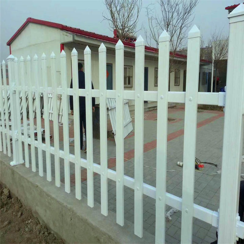 PVC庭院护栏林栅 小区庭院塑钢围墙护栏 塑料庭院围栏厂家供应峰尚安护栏图片
