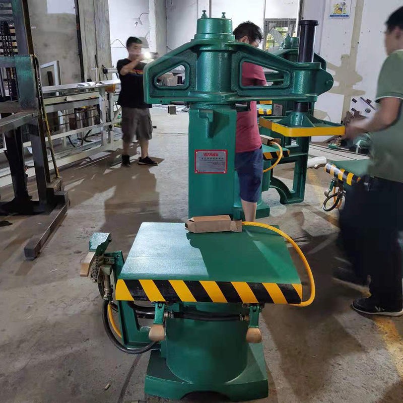 坤泰造型机覆膜砂造型 铸造造型机成本可控 震动造型机厂家现货定制