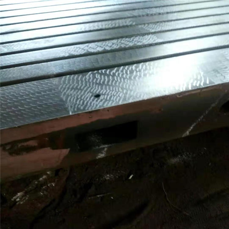 盛圣供应铸铁焊接工装平台 精密钳工装配平台 铆焊用铸铁工装平台 规格全图片