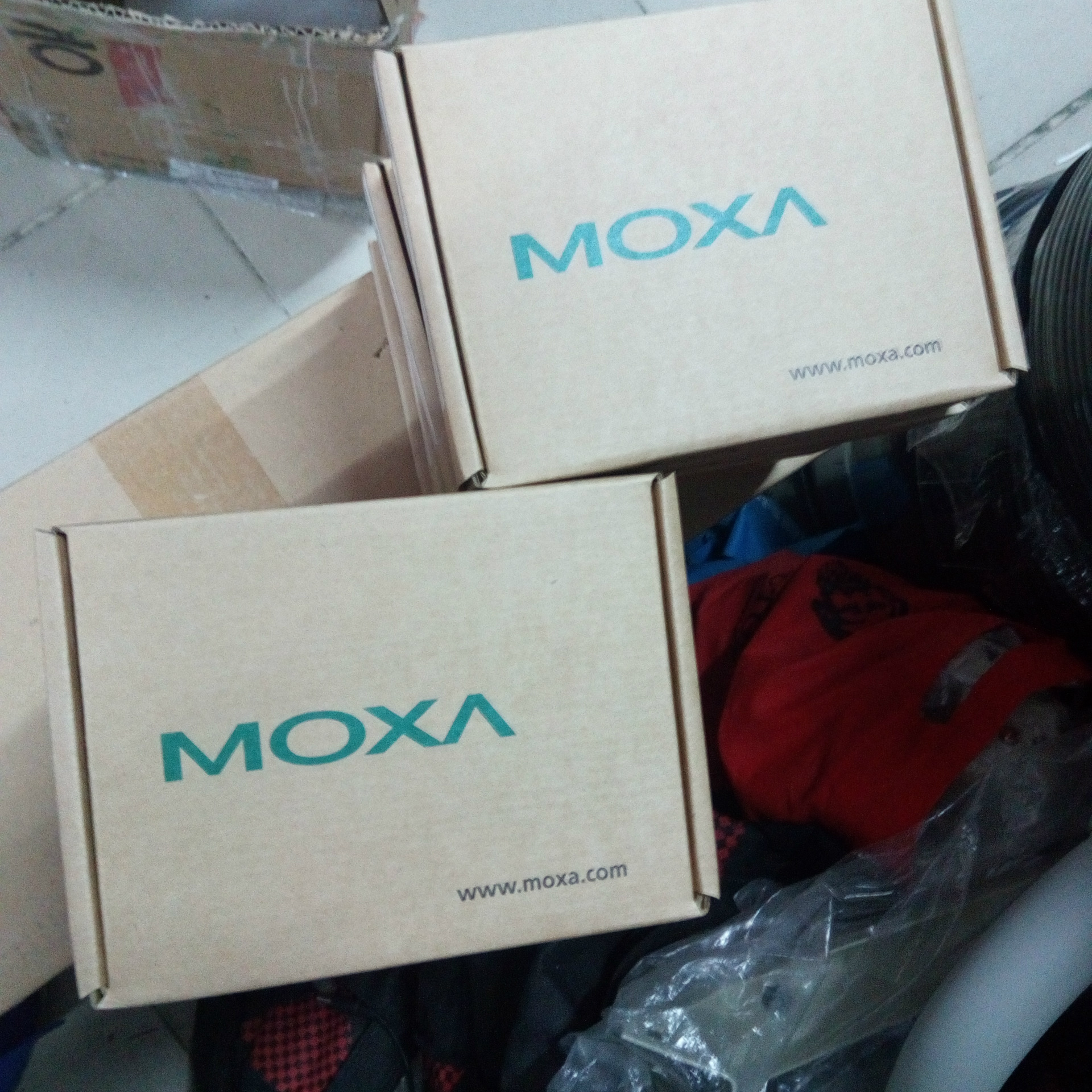 moxa 工业级光收发器100M接口st sc 型号ma21图片