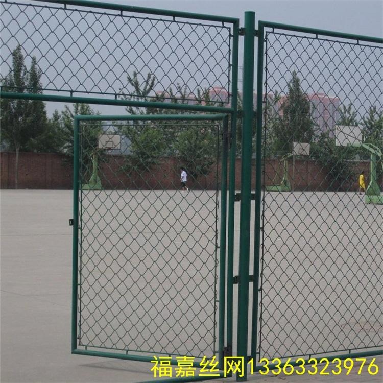 学校运动场围网 学校球场隔离网 学校包塑球场围网图片