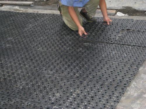 泸州车库顶板20mm排水板销售：各种型号，H20mm高塑料排水保护板；供应