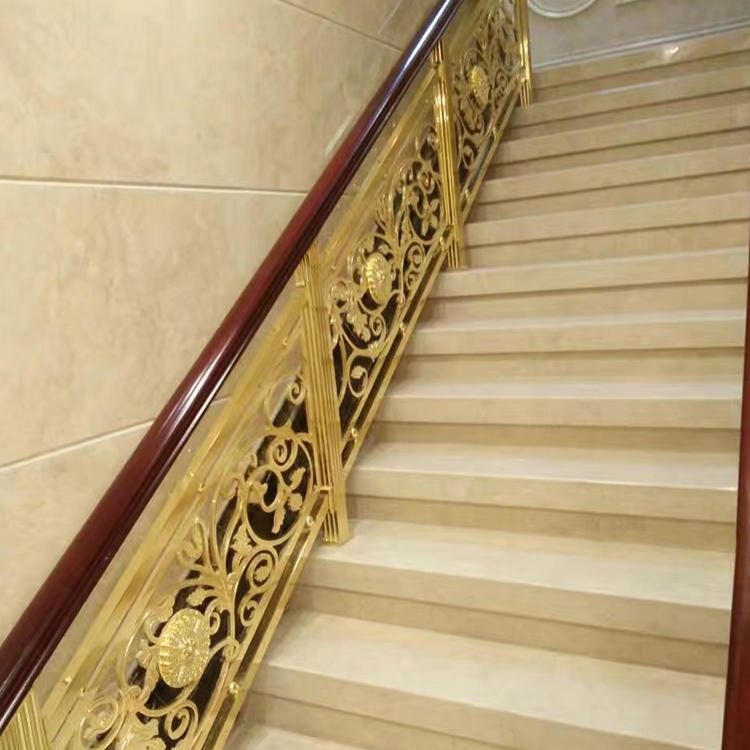 玉溪别墅铜楼梯美得让人打出一万个问号图片