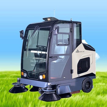 合山工业清扫车 柳宝LB-2000驾驶式扫地车 广西市政环卫扫路车