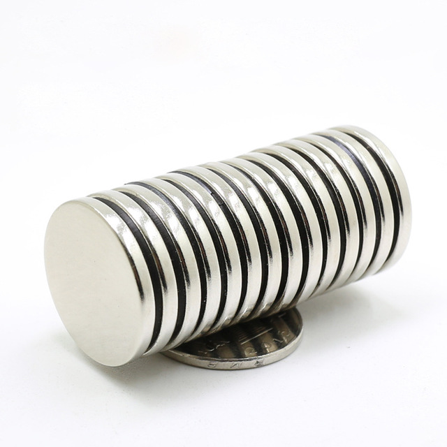 厂家直销钕铁硼 圆形强力磁铁片 超强磁力 吸铁石强力磁片D25x1mm
